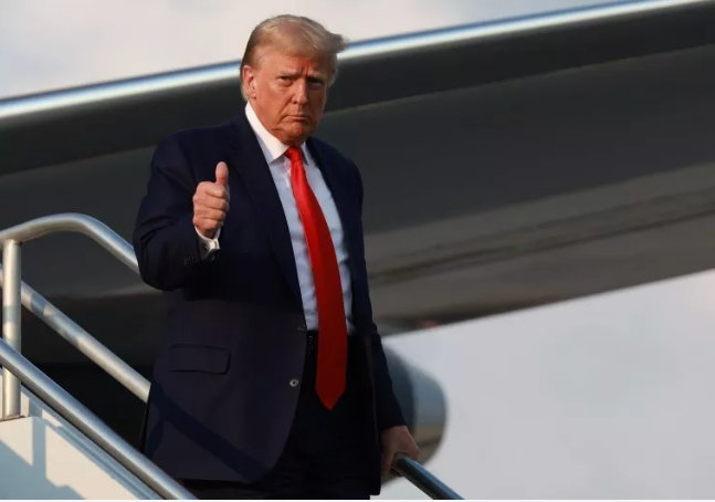 On August 24th, former President Donald Trump landed at Atlanta Hartsfield-Jackson International Airport. Trump may face another huge legal defeat after committing to appeal in Washington, D.C., but a trial date cannot be set since trial dates are often not determined, according to legal observers. This is a significant issue that can be appealed.